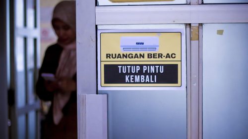 Staf Bag, Persidangan