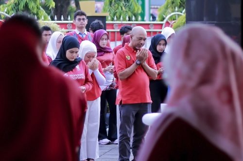 Apel senin pagi sekaligus lomba HUT RI 81
