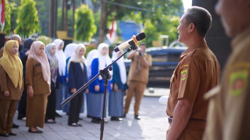 Apel Senin