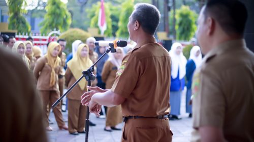 Apel Senin